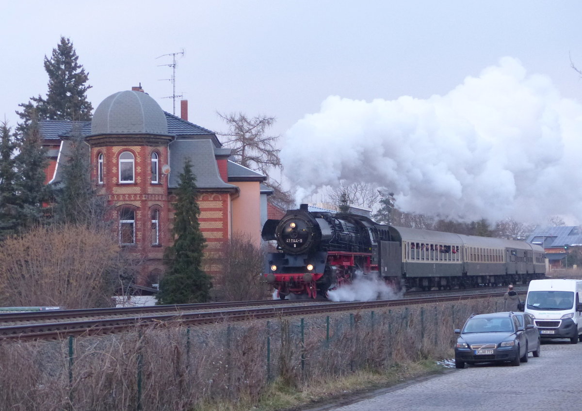 IGE Werrabahn-Eisenach 41 1144-9 mit dem RC 16992  Rodelblitz II  von Arnstadt Hbf nach Eisenach, am 10.02.2018 in Arnstadt Süd.