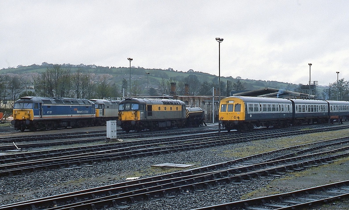 Im April 1992 warten Class 47 201 und eine wetere Class 47 sowie Class 33 103 und ein dreiteiliger DMU in Exeter St. Davids auf ihre nächsten Einsätze
