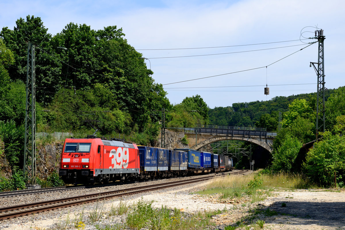 Im ehemaligen Bahnhof Möhren wurde am 11. Juli 2015 der KT 40551 von Genk Zuid-R.O.-Haven nach Verona Q. E.. abgewartet, war doch die 185 399 an diesem Zug vorgemeldet worden. Erfreulicherweise war die Maschine schön sauber und der Zug gut ausgelastet.