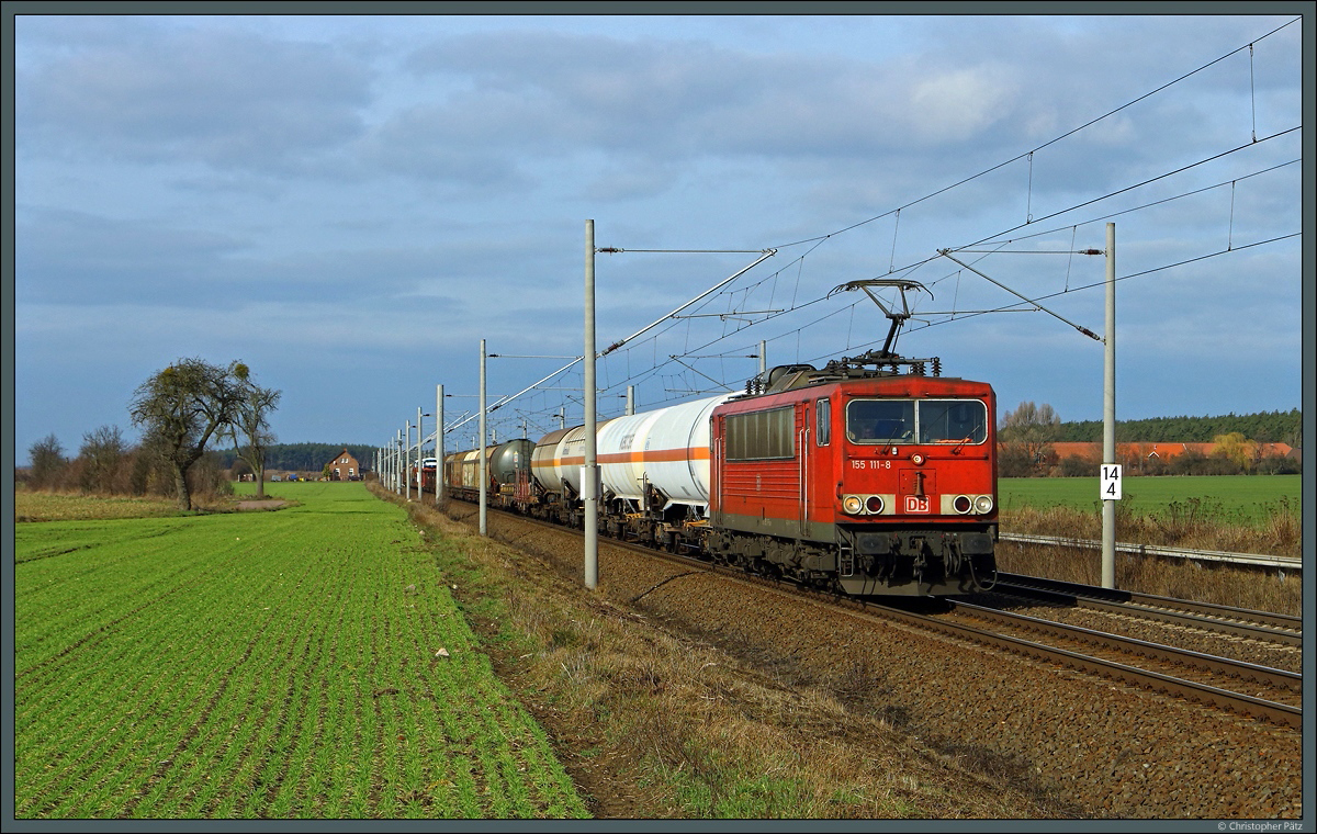 Im Januar 2017 verkaufte die DB alle einsatzfähigen Loks der BR 155 an Railpool (insgesamt 100 Stück). Ein Teil der Maschinen ist weiterhin als Mietlok für DB Cargo im Einsatz. Am 25.02.2017 rollt 155 111-8 mit einem gemischten Güterzug bei Rodleben Richtung Engelsdorf.