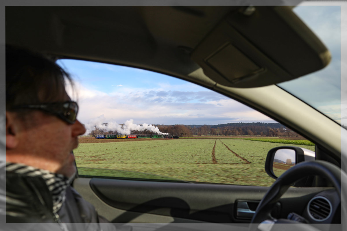 Immer im Blick ,.... 

Der Flascherlzug war heuer einmal mehr das Ziel der Begierde von HP und mir. 
9.12.2018