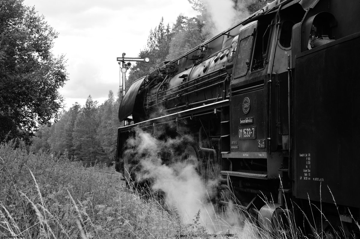 Impression mit 01 1533-7 der Österreichischen Gesellschaft für Eisenbahngeschichte (ÖGEG) beim Halt in Parkstein-Hütten, 30.07.2015