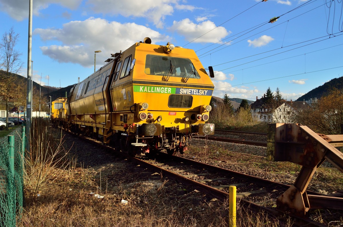 In Eberbach am Neckar war ein Bauzug der Firma Swietelski auf einem Abstellgleis(Gleis22), der aus diesem Schleifgerät einem Tankwagen einer Stopfmaschine und einem Schotterprofiliergerät bestand. 17.2.2014