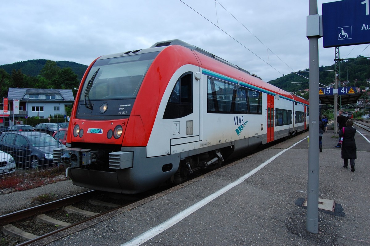 In Eberbach Neckar steht der VIAS Triebwagen 107 zur Abfahrt nach Frankfurt Hbf bereit......30.5.2014