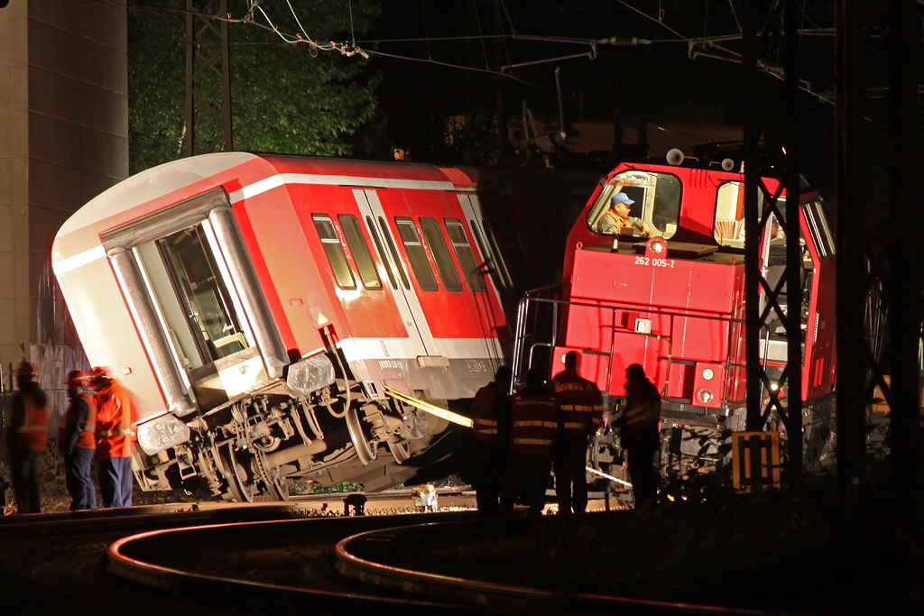 In der Nacht vom 15.10.13 auf den 16.10.13 kollidierte eine S6 mit 262 005 in Essen-Werden. Das Bild enstand am Abend des 16.10.13.