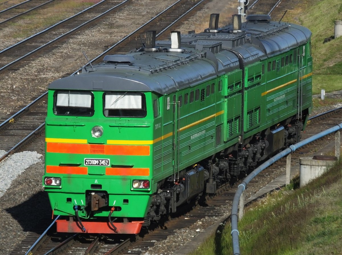In tadellosem Anstrich präsentiert sich am 27.05.2015 die 2TE10M 3452 in Ventspils.