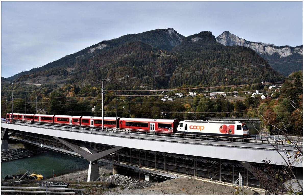 IR1144 mit Ge 4/4 III 641  Maienfeld  am Tag der Belastungsprobe der neuen RhB Hinterrheinbrücke in Reichenau-Tamins. (18.10.2018)