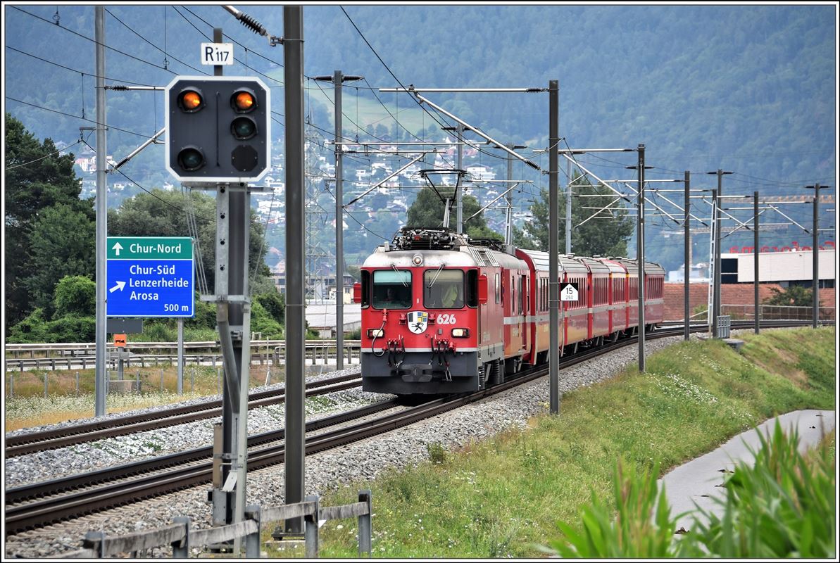 IR1745 mit Ge 4/4 II 626  Malans  zwischen Chur West und Felsberg. (21.07.2018)