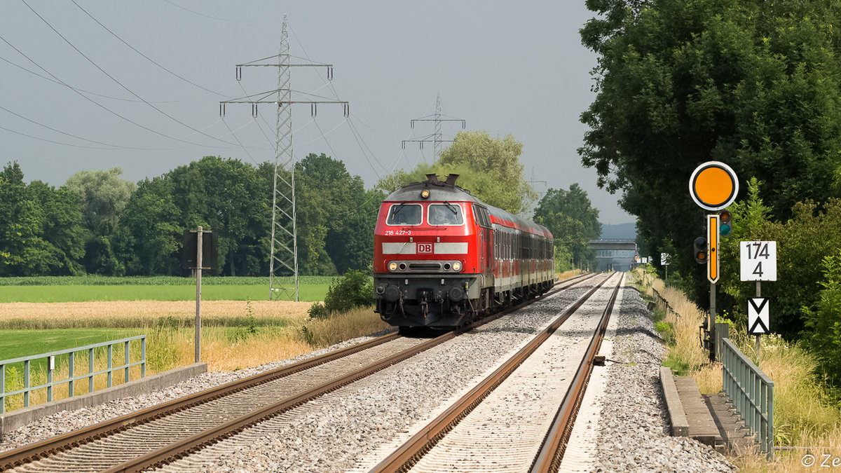IRE 4207 am 03.07.2015 gezogen von 218 427-3 kurz vor dem Hp Weingarten/Berg. Das Vorsignal gehört zum Bahnhof Niederbiegen.