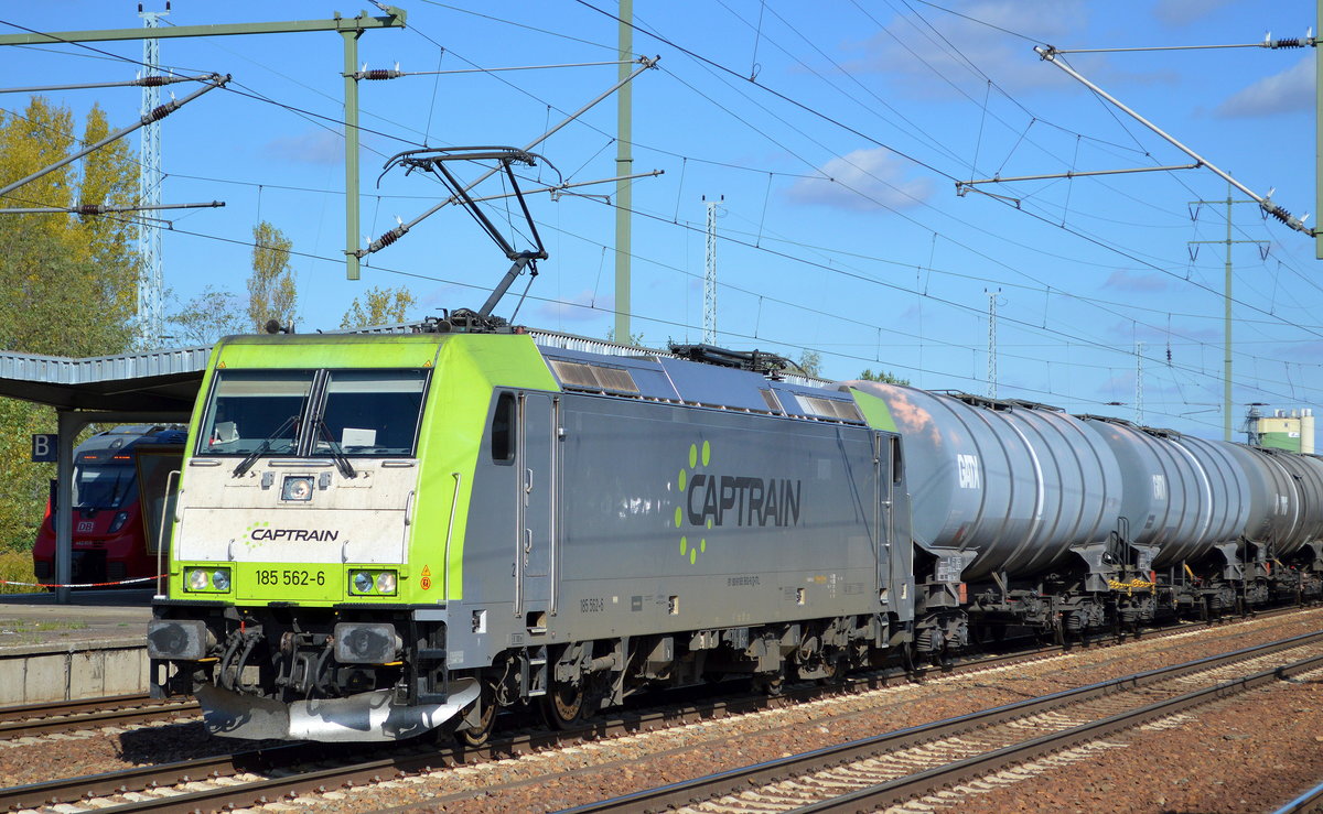 ITL - Eisenbahngesellschaft mbH mit  185 562-6  [NVR-Number: 91 80 6185 562-6 D-ITL] und Kesselwagenzug am 27.09.18 Bf. Flughafen Berlin-Schönefeld.