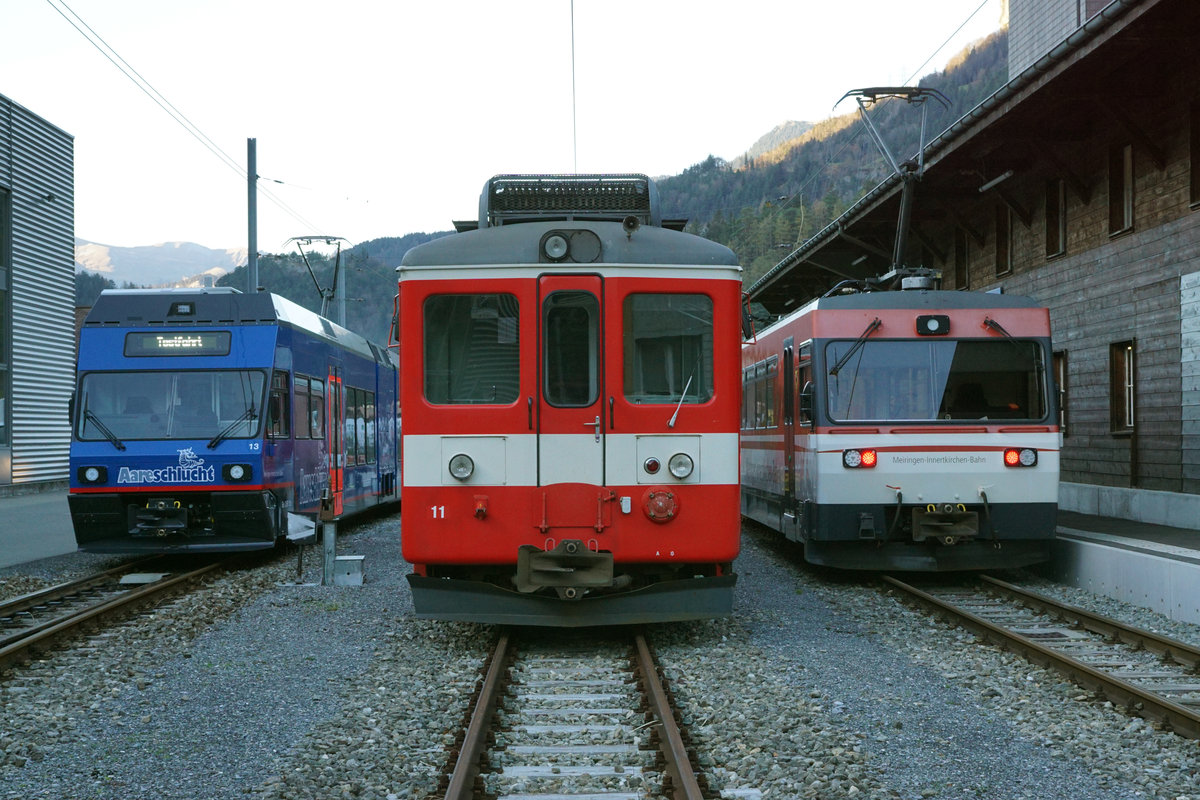 JAHRESRÜCKBLICK 2018
von Walter Ruetsch
Serie Nr. 5
In Innertkirchen kam es bereits am 15. November 2018 anlässlich einer Testfahrt zum ersten Zusammentreffen mit den MIB Triebzügen Be 2/6 13 ehemals MVR, BDe 4/4 11 ehemals CJ und Be 4/4 8.
