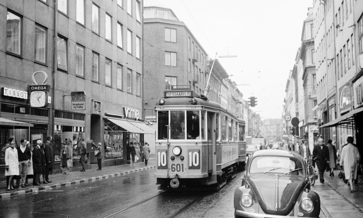 København / Kopenhagen Københavns Sporveje (KS) SL 10 (Tw 601 + Bw 15xx) Stadtzentrum, Store Kongensgade im September 1968. - Scan von einem S/W-Negativ. Film: Ilford FP3.