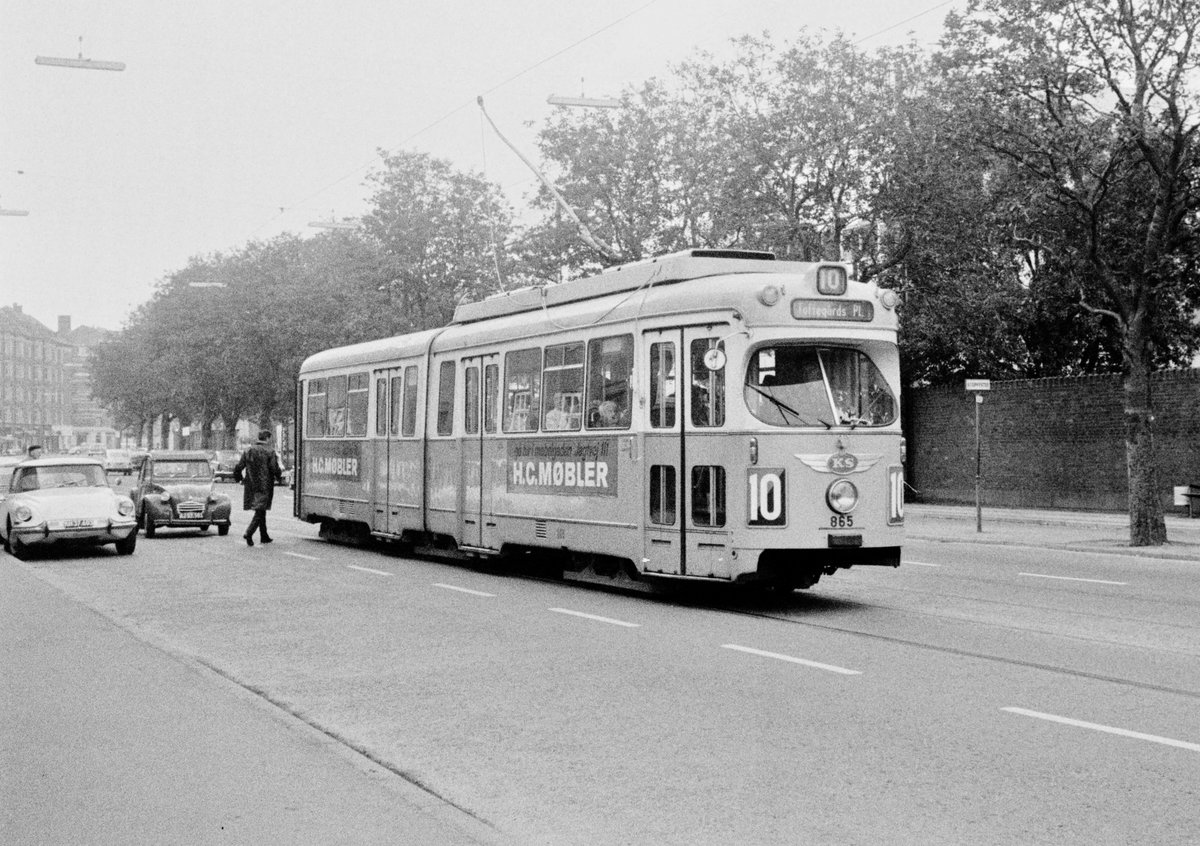 København / Kopenhagen Københavns Sporveje SL 10 (DÜWAG-GT6 865) Nørrebro, Tagensvej im September 1968. - Scan von einem S/W-Negativ. Film: Ilford HP4.