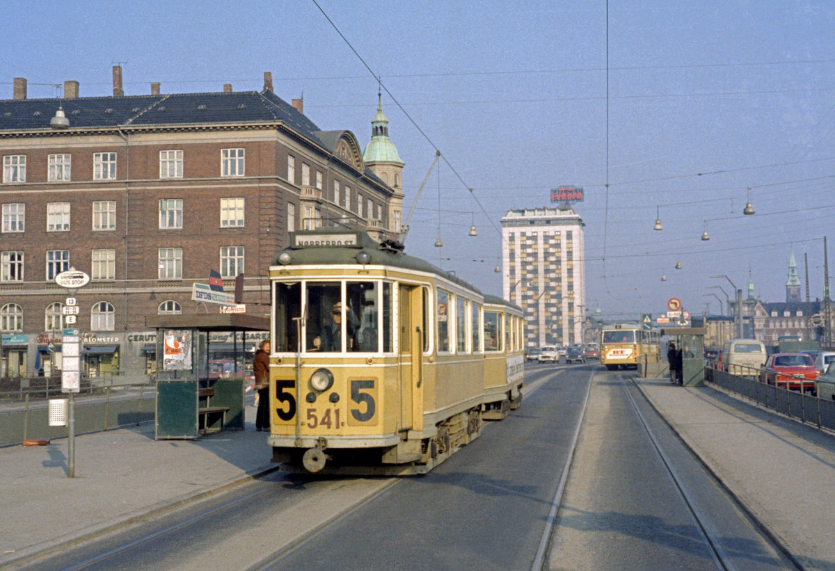 København / Kopenhagen Københavns Sporveje SL 5 (Tw 541 + Bw 15**) København S, Amager Boulevard / Thorshavnsgade am 13. April 1970. - Scan eines Farbnegativs. Film: Kodak Kodacolor X.