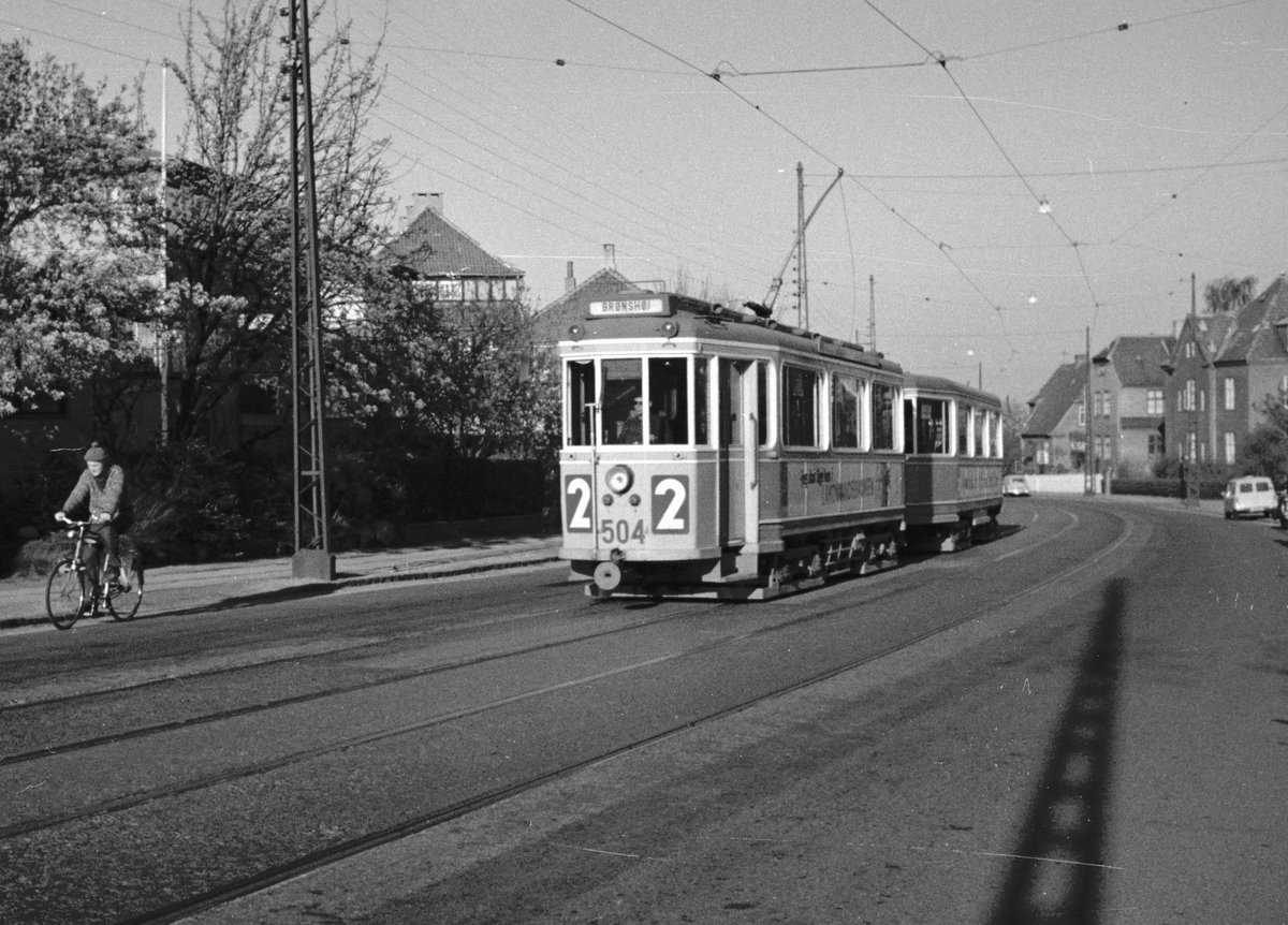 København / Kopenhagen Københavns Sporveje SL 2 (Tw 504 + Bw 15xx) Primulavej am 26. April 1968. - Scan von einem Farbnegativ. Film: Agfacolor CN 17.