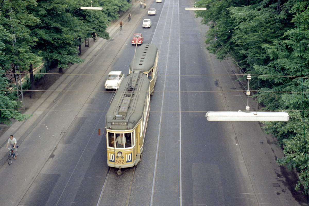 København / Kopenhagen Københavns Sporveje SL 10 (Tw 532 + Bw 15xx) Vigerslev Allé im Juni 1968. - Scan von einem Farbnegativ. Film: Kodacolor X.