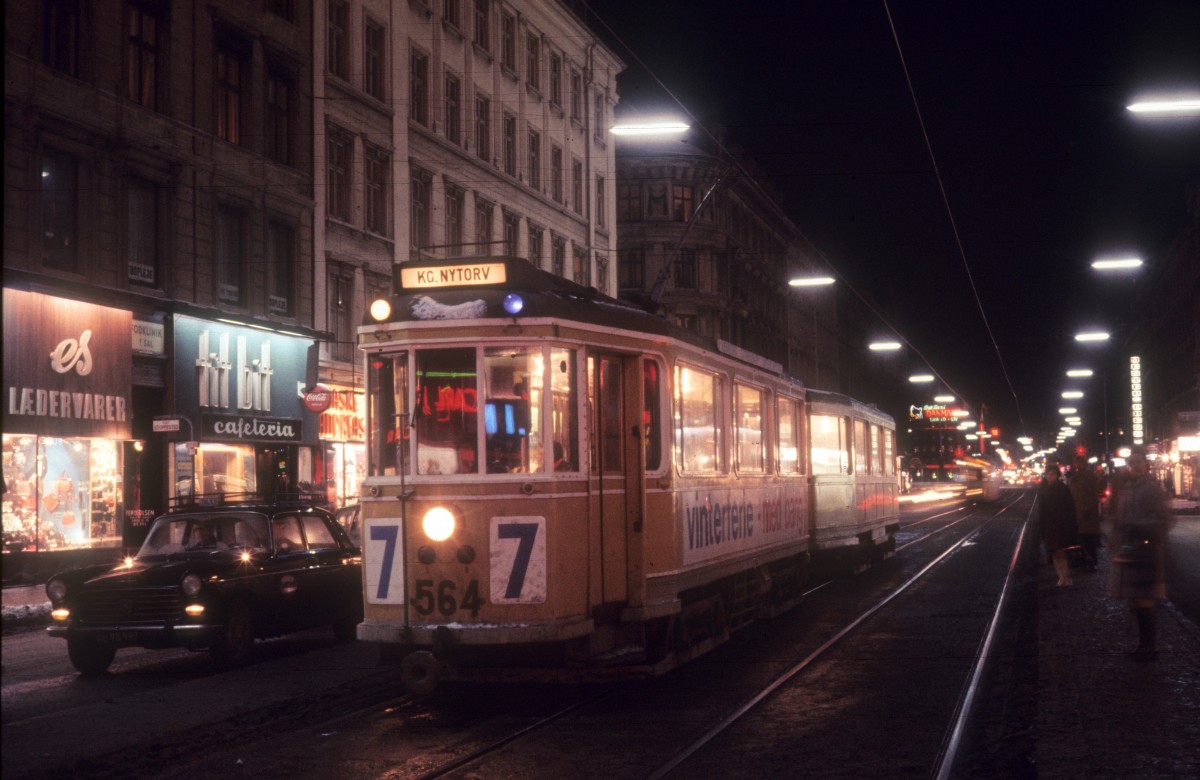 København / Kopenhagen KS SL 7 (Grossraumtriebwagen 564) Frederiksborggade / Nørre Farimagsgade am 2. Januar 1970.