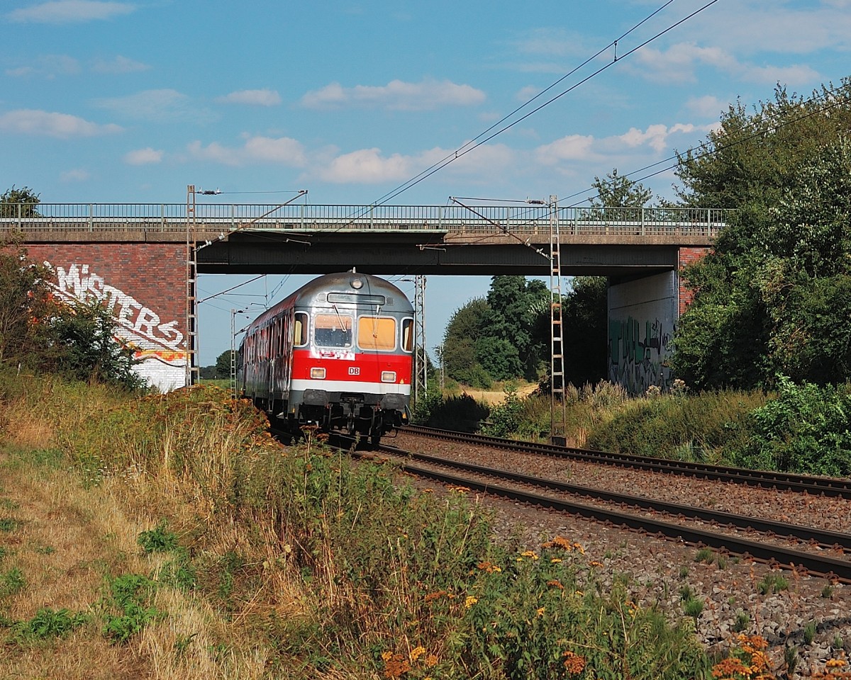 Karlsruhersteuerwagen voraus kommt ein RE8 Verstrkerzug am Freitag den 16.8.2013 ber die Kbs 465 gefahren, sein Ziel ist Kaldenkirchen.