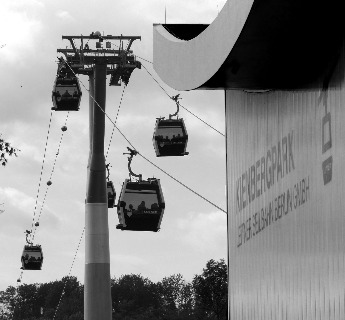 Kienbergpark - seit einigen Wochen ist die IGA in Berlin nun eröffnet, und die Seilbahn ist natürlich eine der bekanntesten Attraktionen. Ihre Nutzung ist im Eintrittspreis inbegriffen. 25.5.2016