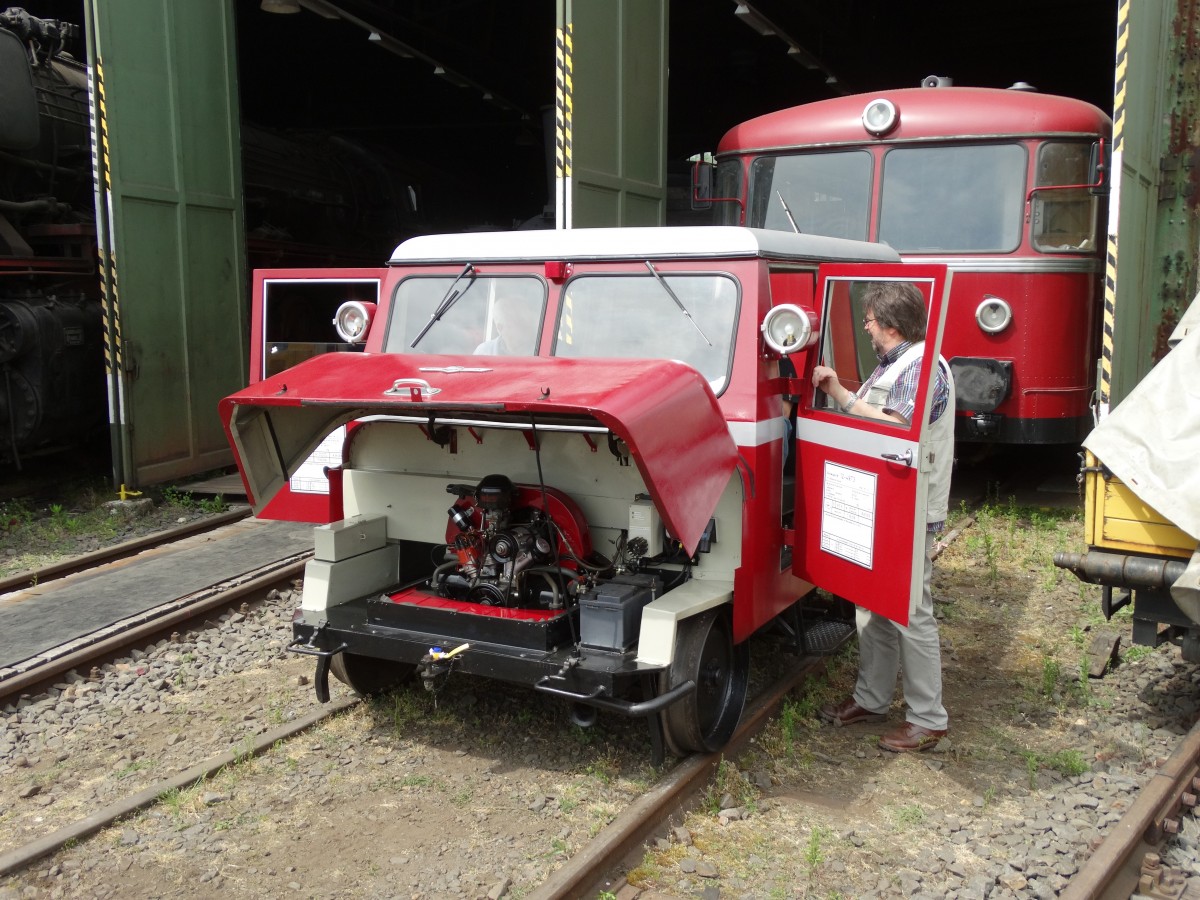 Klv 12-682 Bahnmeistereidraisine am 16.05.15 in Darmstadt Kranichstein