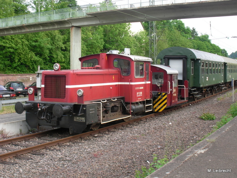 Kf 11 098 und Kf 6696 warten am 02.06.2012 auf die Abfahrt in Ottweiler um ihre Fahrt nach Schwarzerden zu beginnen.