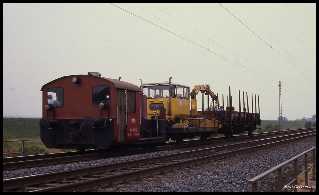 Köf II 323867 war am 10.09.1989 im Bauzugeinsatz bei Northeim auf der Hannöverschen Südbahn zu sehen.