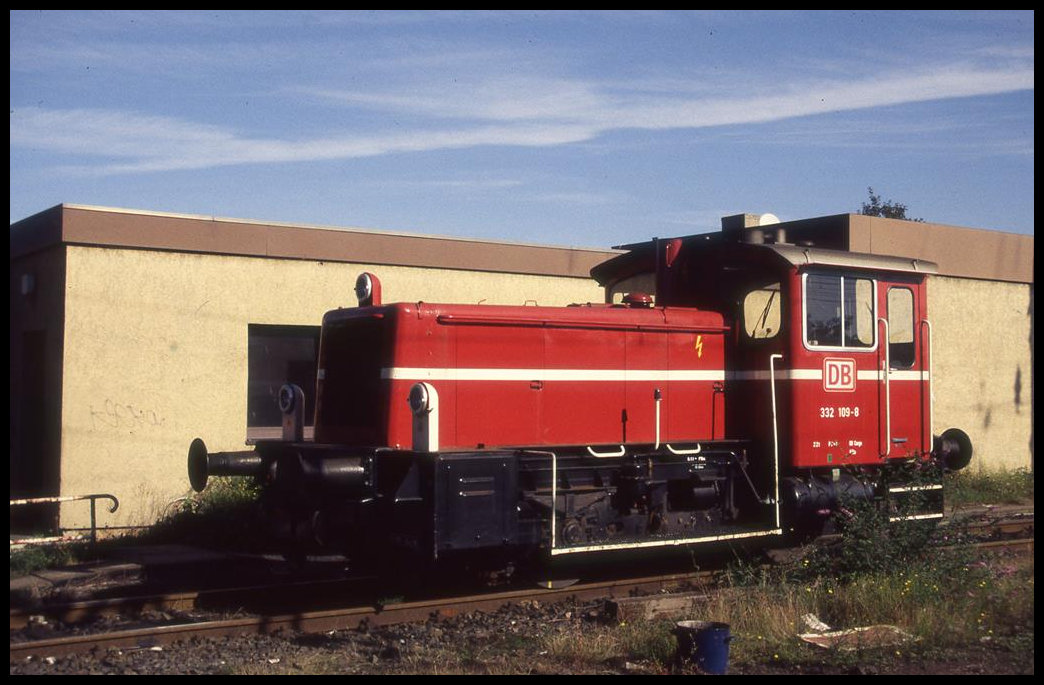 Köf III 332109 am 21.09.1997 im Bahnhof Mönchengladbach.