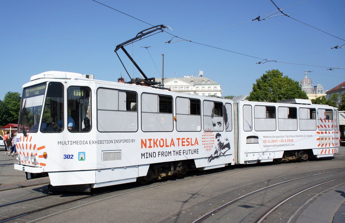 Kroatien / Straßenbahn Zagreb / Tramvaj Zagreb / Zagrebački Električni Tramvaj (ZET): Tatra KT4YU - Wagen 302, aufgenommen im Juni 2018 am Hauptbahnhof in Zagreb.