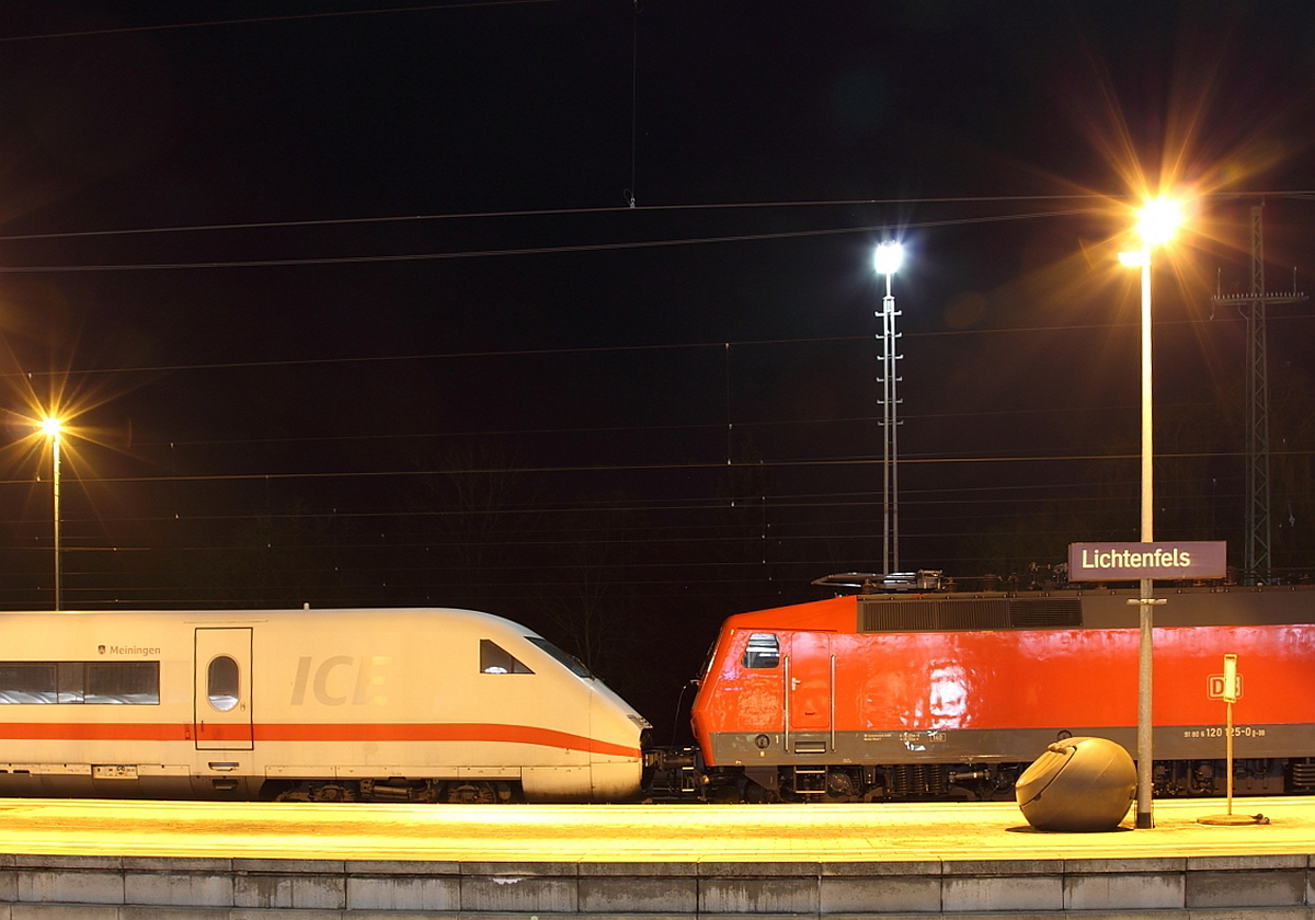 Kupplung zwischen 120 125-0 DB Systemtechnik und 402 020-2 in Lichtenfels am 08.02.2107.