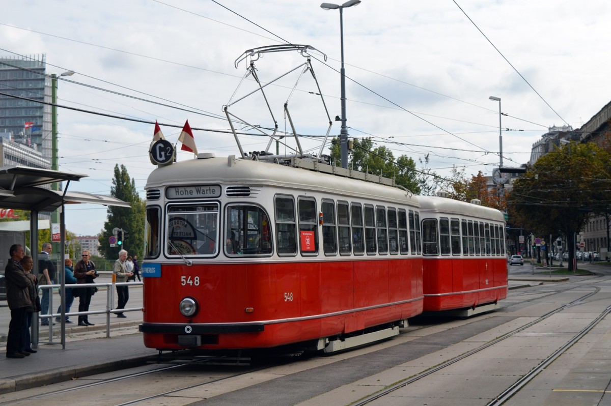 L4 548 + l3 1852 als Linie G2 vor der 150 Jahre Wiener Straßenbahn Parade am Schwedenplatz, 27.09.2015
