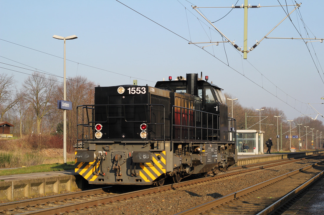 Laut einschlägiger Webseiten soll 275 618 aktuell für die  Eichholz Eivel GmbH im Einsatz sein.
Die Lok wurde am 7. Februar 2018 in Lindern fotografiert.