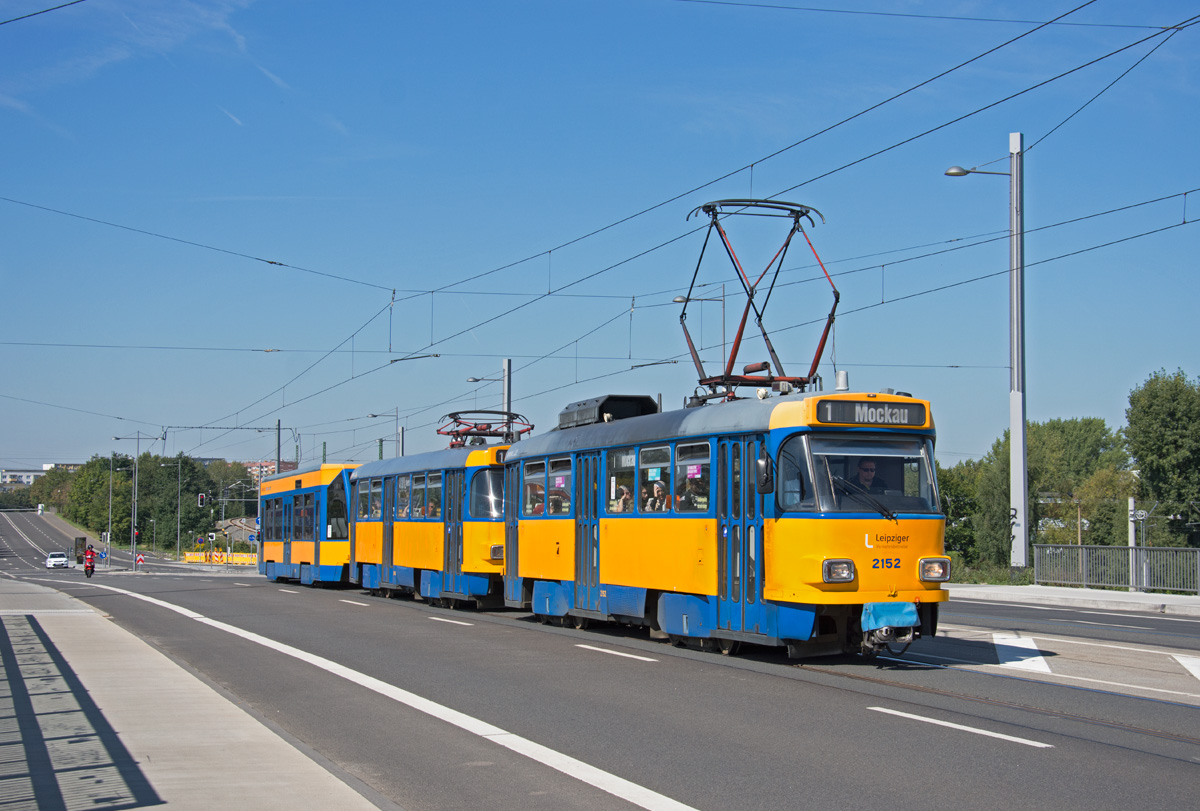 Leipzig T4D-M 2151 + 2160 + NB4 935 als Linie 1 auf der Antonienbrücke, 29.08.2017. 