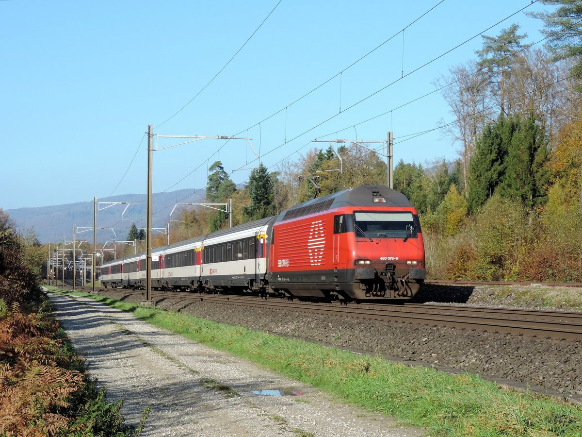 Lenzburg - 31.10.17 : Re 460 078 mit dem IR 2265 Basel - Sankt-Gallen.