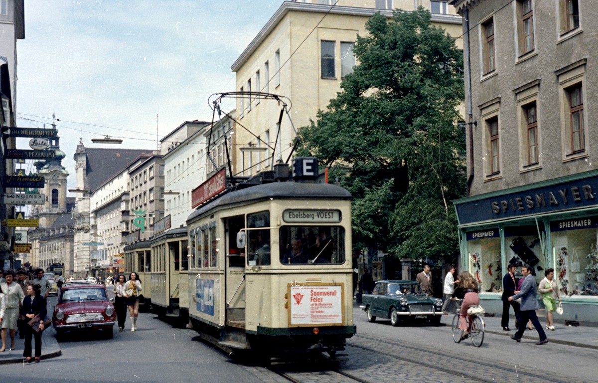 Linz ESG SL E Landstraße am 16. Juni 1971. - Scan von einem Farbnegativ. Film: Kodacolor X. Kamera: Kodak Retina Automatc II.