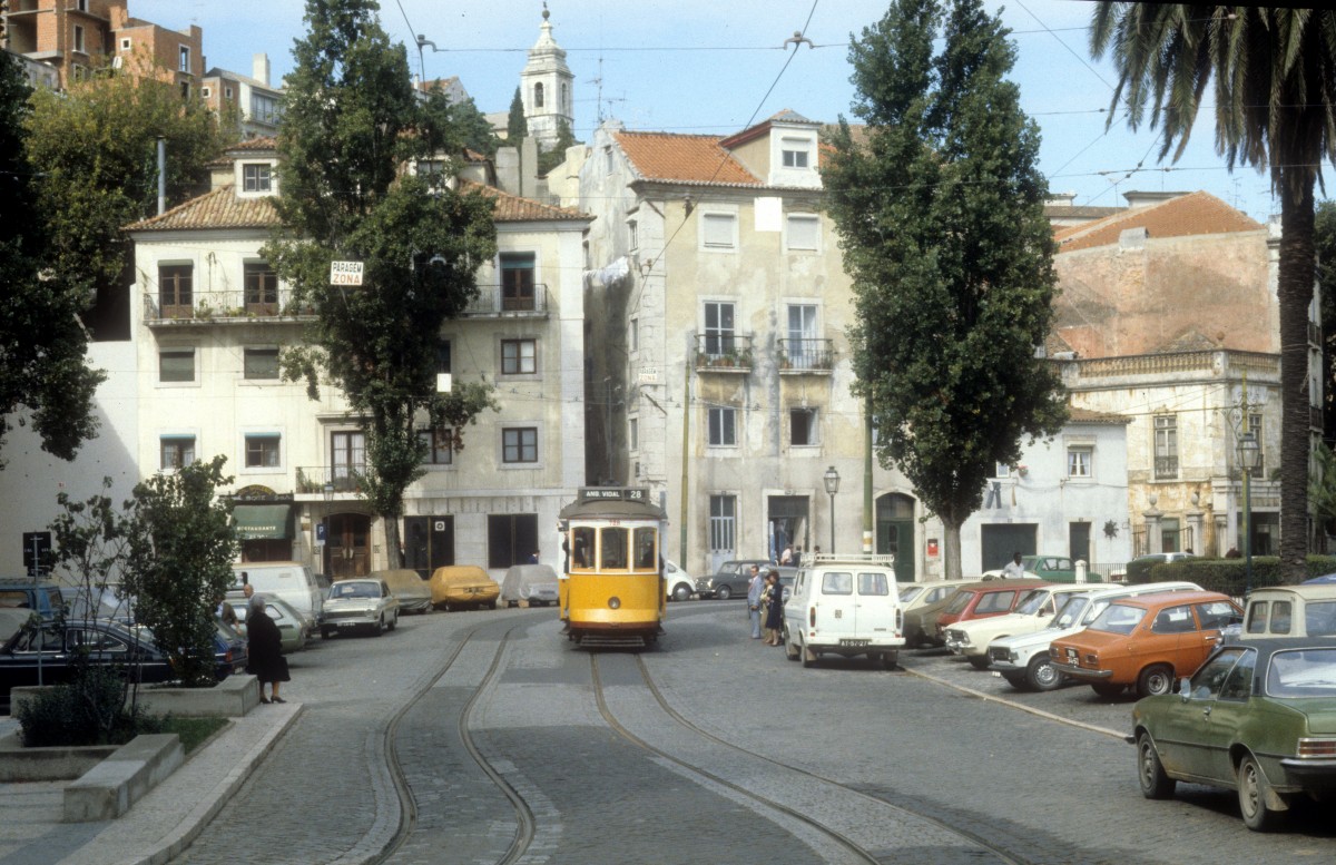 Lisboa / Lissabon Carris SL 28 (Tw 728) im Oktober 1982.
