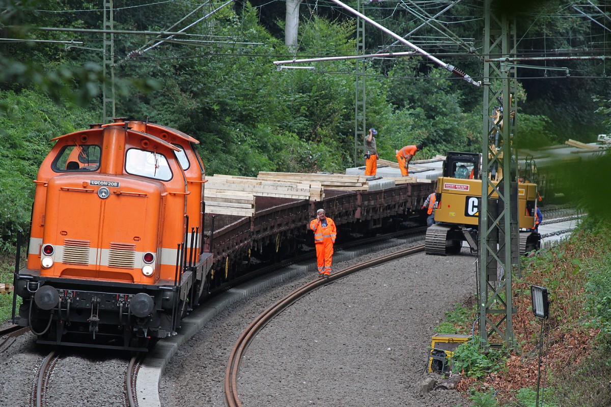 LOCON 208 und LOCON 207 am 14.8.13 bei den Bauarbeiten zwischen Essen-Werden und Essen-Hügel.