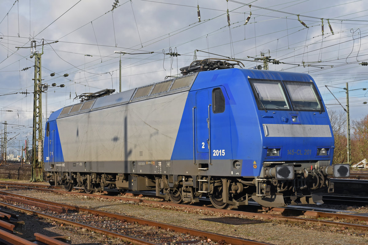 Lok 145 097-2 wartet auf einem Nebengleis beim badischen Bahnhof auf den nächsten Einsatz. Die Aufnahme stammt vom 10.12.2018.
