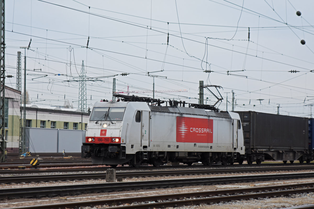 Lok 186 150-9 durchfährt den badischen Bahnhof. Die Aufnahme stammt vom 15.11.2018.