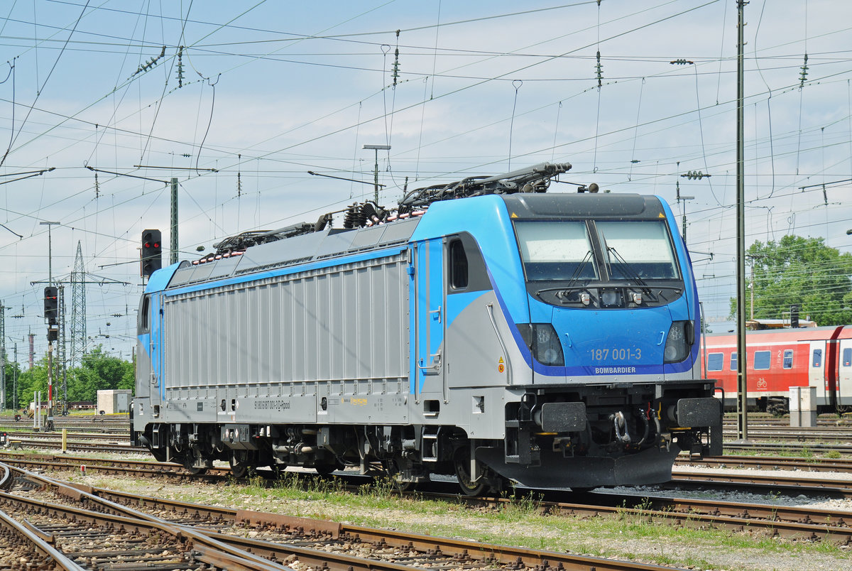 Lok 187 001-3 wartet beim Badischen Bahnhof auf den nächsten Einsatz. Die Aufnahme stammt vom 12.06.2017.