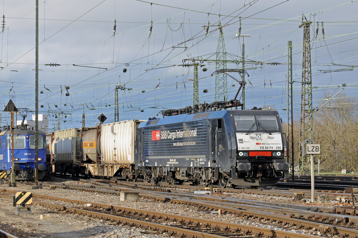 Lok 189 288-4 durchfährt den Badischen Bahnhof. Die Aufnahme stammt vom 18.01.2018.