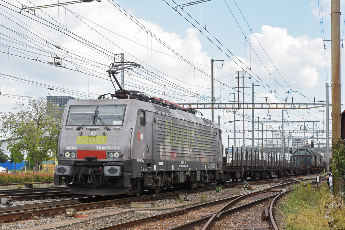 Lok 189 994-7  Novelis  durchfährt den Bahnhof Pratteln. Die Aufnahme stammt vom 04.09.2018.