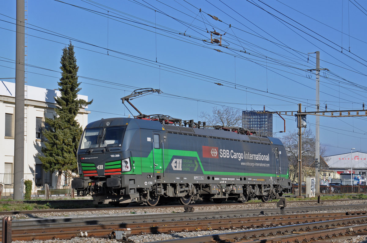 Lok 193 259-9 durchfährt den Bahnhof Pratteln. Die Aufnahme stammt vom 13.02.2018.