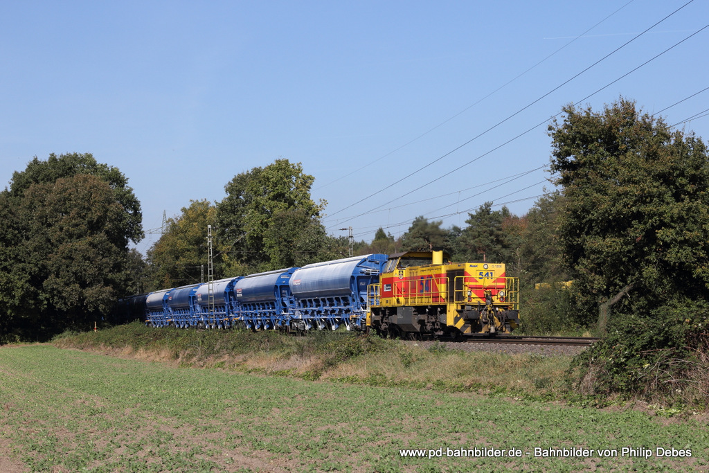 Lok 541 (ThyssenKrupp Steel Europe AG) mit einem Kalkzug in Ratingen Lintorf, 4. Oktober 2014