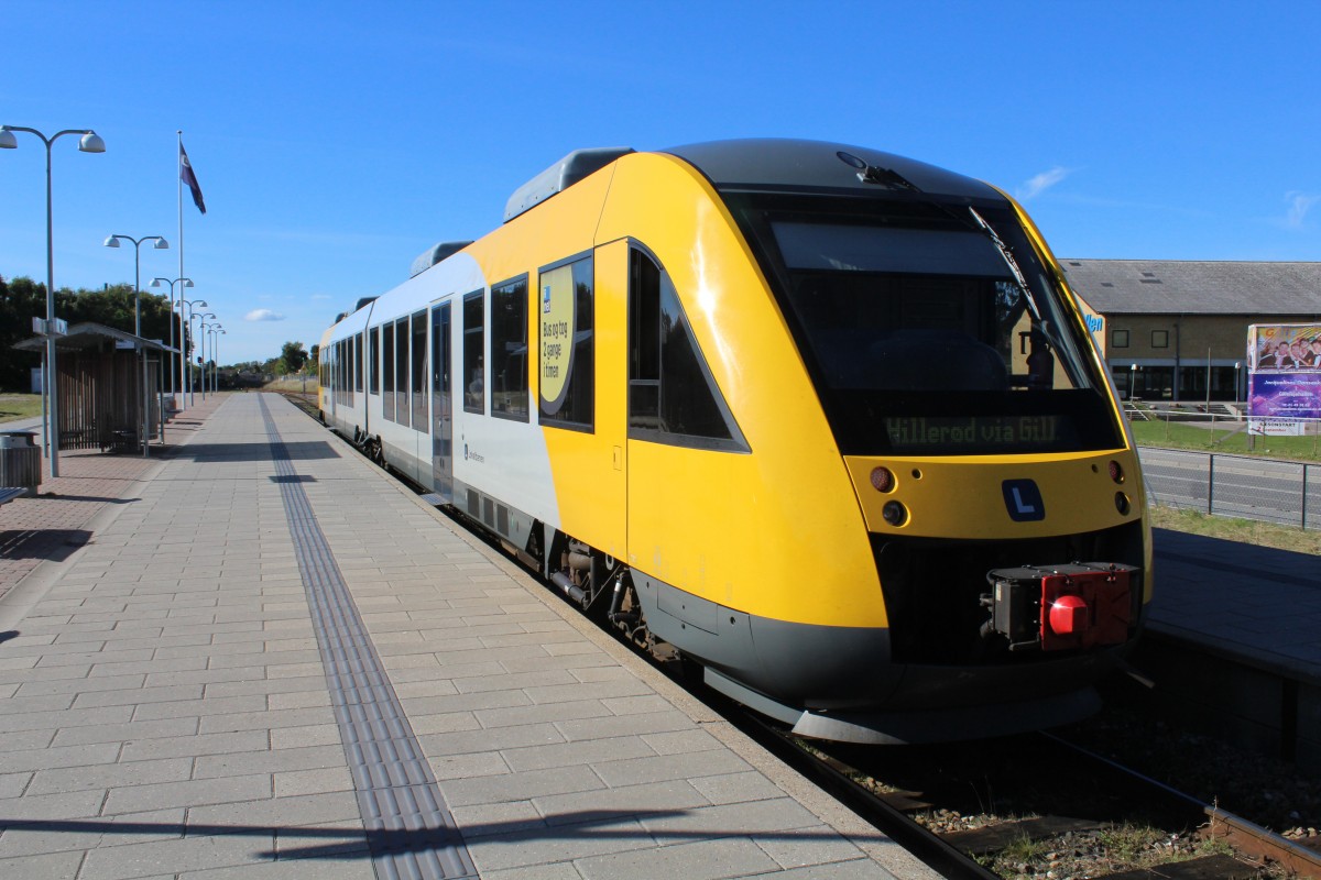 Lokalbanen Triebzug (LINT 41) Gilleleje am 29. September 2013. - Diese modernen Triebzüge bedienen heute die Bahnstrecke Helsingør - Hornbæk - Gilleleje - Hillerød.