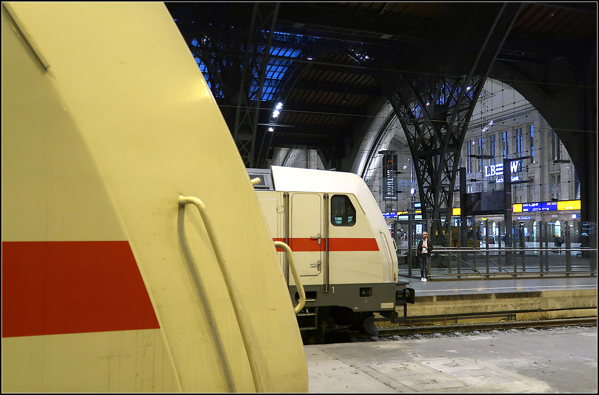 Lok(o)-Motive -

Zwei Loks der Baureihe 146 an IC2-Zügen im Leipziger Hauptbahnhof.

25.08.2017 (M)

