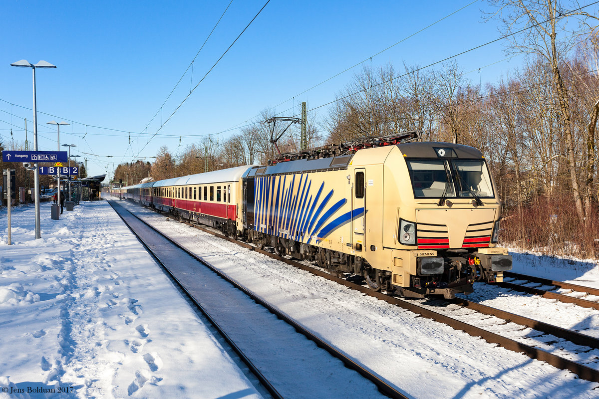 Lokomotion 193 777 ( La Crema ) zieht einen Rheingold-Sonderzug der AKE in Richtung München. Lochhausen 29.12.2017