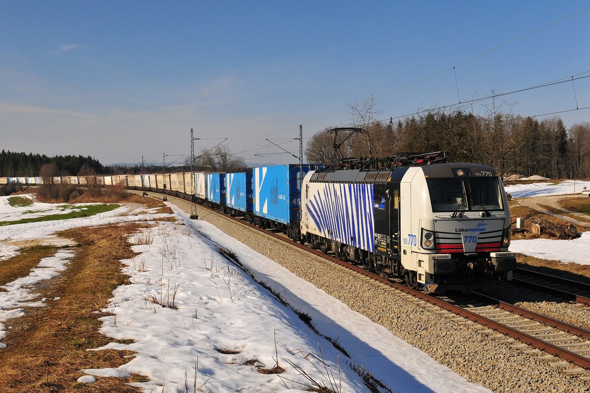 Lokomotion Vectron 193 770 mit dem EKOL-Zug am 23.02.2019 kurz nach Übersee am Chiemsee.