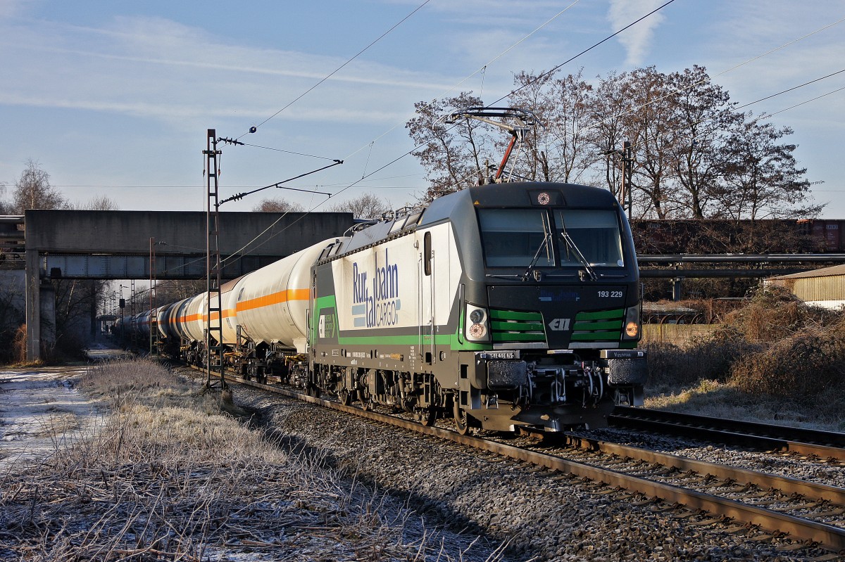 Lokomotive 193 229 mit Güterzug am 17.01.2016 in Bottrop.