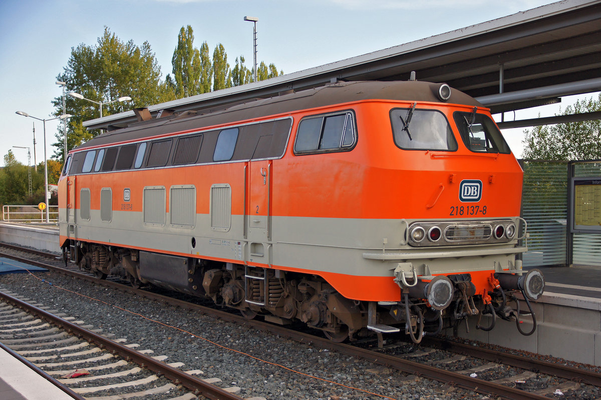 Lokomotive 218 137-8 am 07.10.2018 in Fröndenberg. Die Lok verkehrte in den 1980-Jahren als CityBahn.