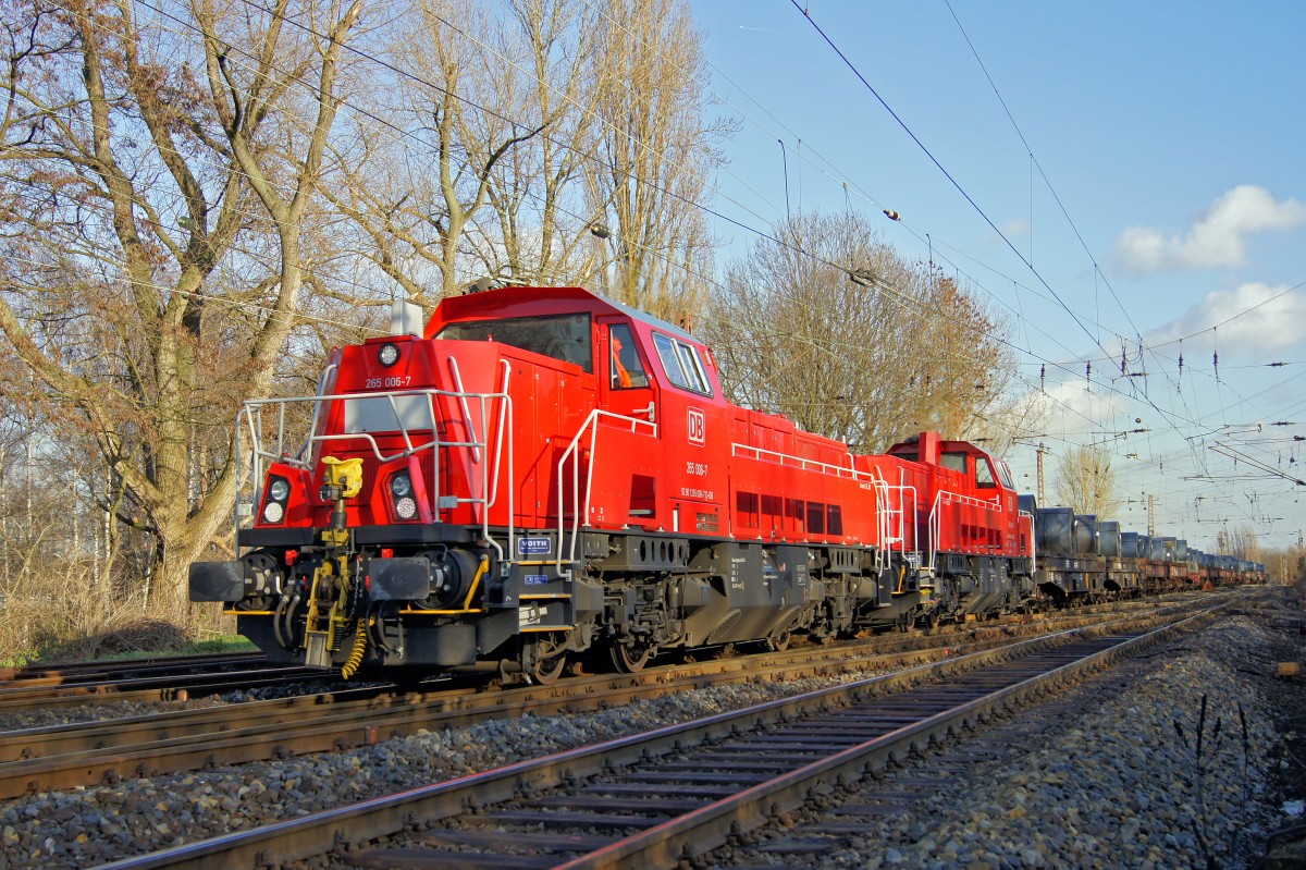 Lokomotive 265 006-7 mit ihrer Schwesterlok am 20.12.12013 in Bottrop.